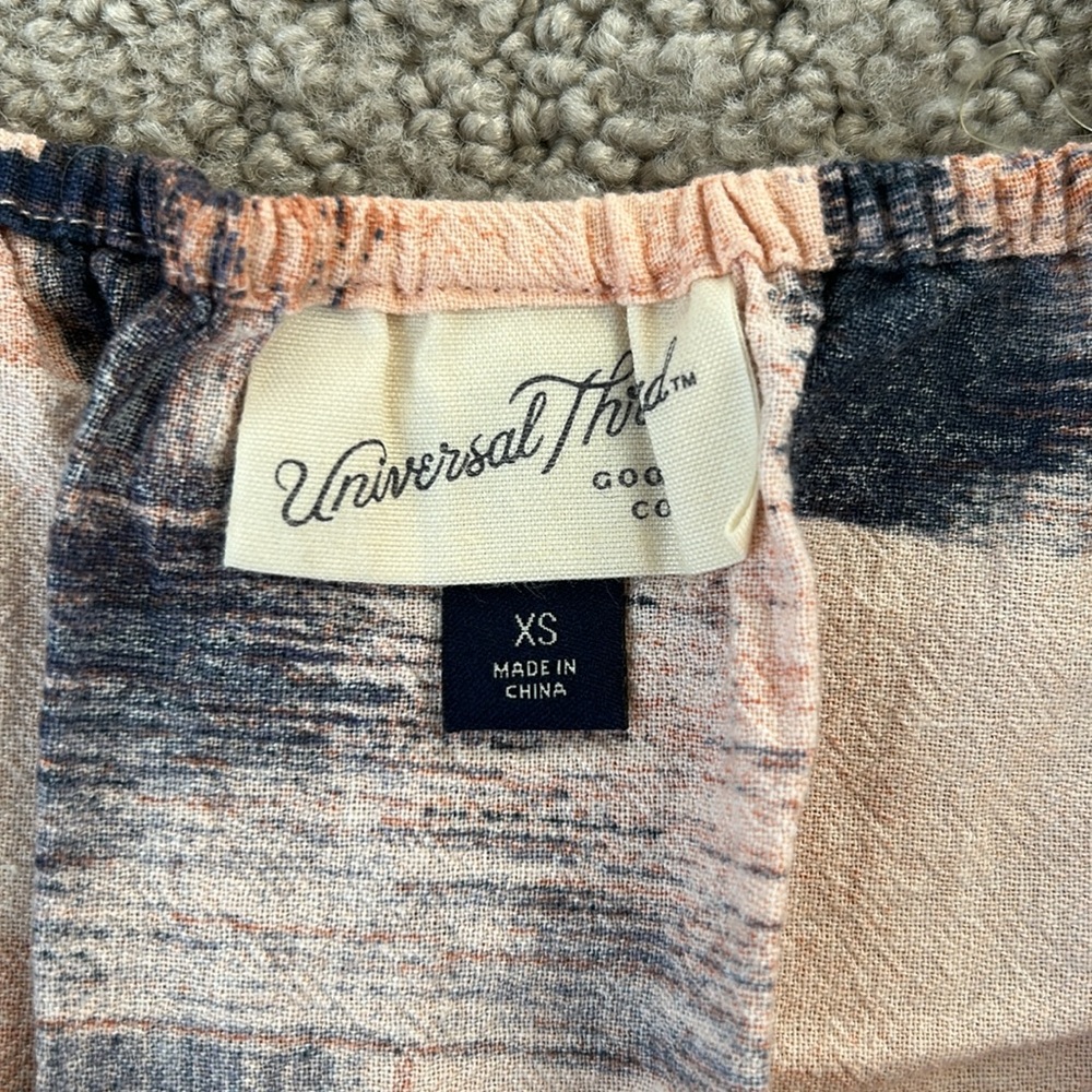 Universal Thread Cotton Puff Sleeve Abstract Geom… - image 6